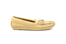 Load image into Gallery viewer, Bastien Women’s Moosehide Moccasins #4890
