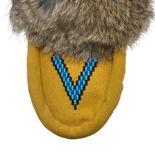Load image into Gallery viewer, Men&#39;s Moccasins Handmade in Manitoba
