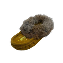 Load image into Gallery viewer, Men&#39;s Moccasins Handmade in Manitoba
