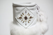 Load image into Gallery viewer, Women&#39;s 16&quot; Laurentian Chief Leather Mukluks
