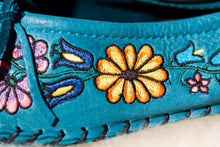 Load image into Gallery viewer, Women&#39;s Hides in Hand Embroidered Sabrina Slipper
