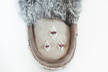 Load image into Gallery viewer, Women&#39;s Beaded Fur Moccasin

